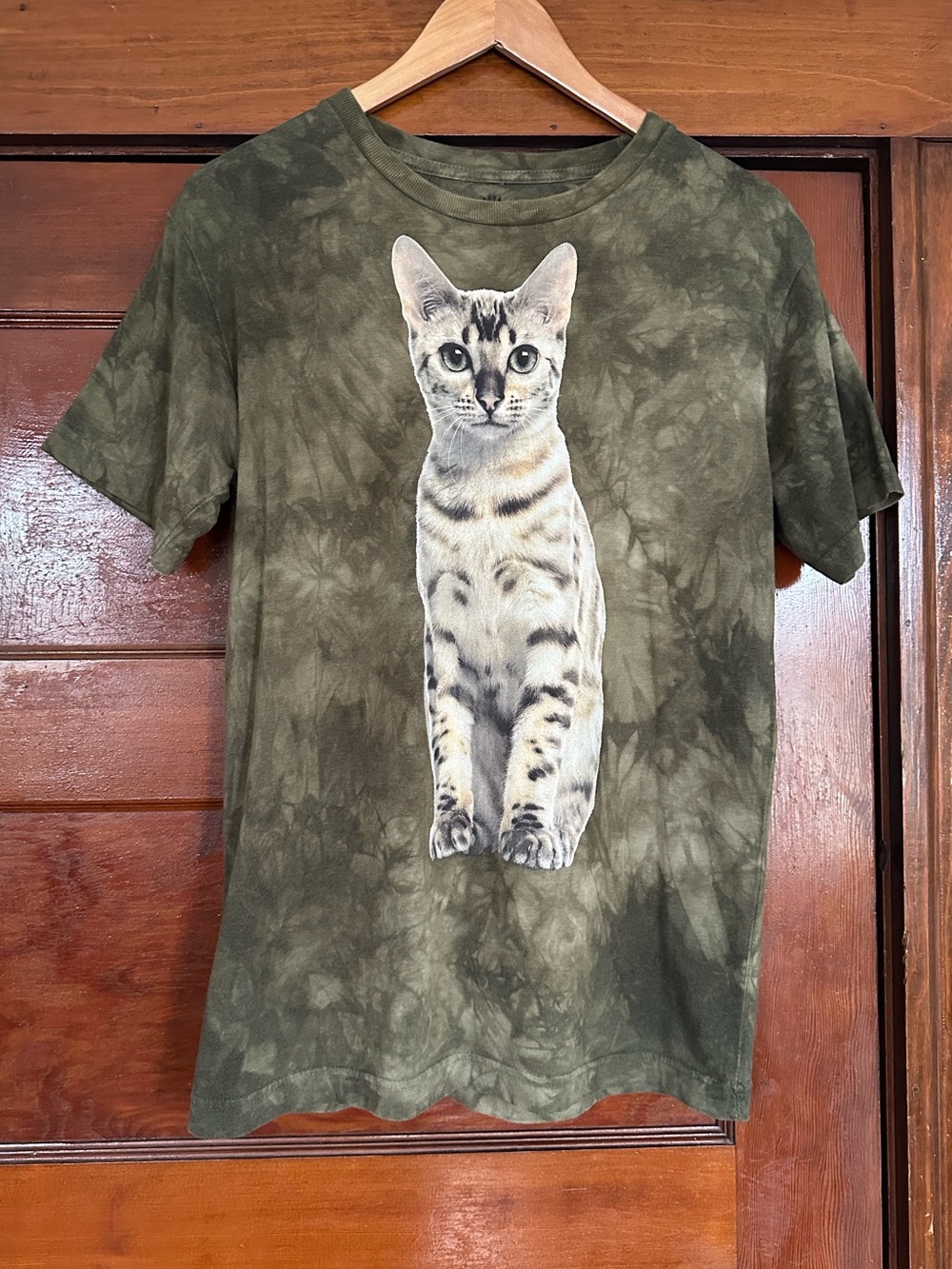 Unisex The Mountain Bengal Sitting Cat T-Shirt Crew Neck Sz Small Green Tie Dye